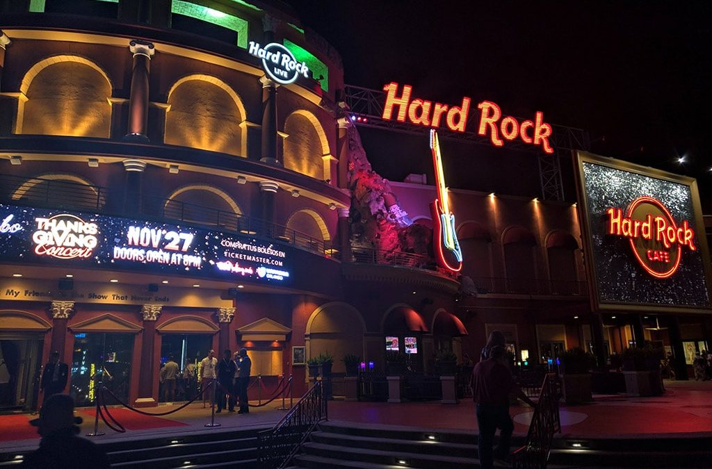 Hard Rock Café em Orlando! Como é o maior restaurante da rede no mundo?