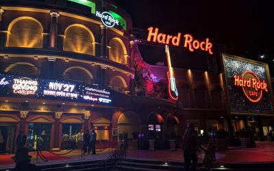 Hard Rock Café em Orlando! Como é o maior restaurante da rede no mundo?