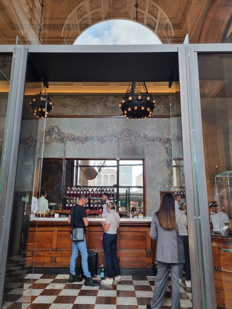 Cafés históricos de Milão